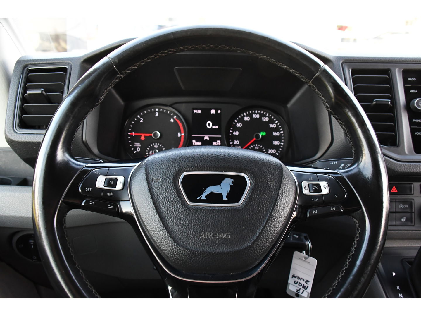 MAN TGE 3.180 35 2.0 L3H3 4x4 Black Edition Cruise, Camera, Carplay, LED, Stoelverwarming, Leder, Trekhaak, Multimedia, Stuurverwarming, Uniek!