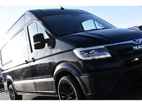 MAN TGE 3.180 35 2.0 L3H3 4x4 Black Edition Cruise, Camera, Carplay, LED, Stoelverwarming, Leder, Trekhaak, Multimedia, Stuurverwarming, Uniek!
