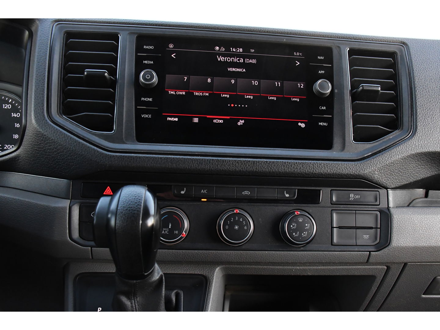 MAN TGE 3.180 35 2.0 L3H3 4x4 Black Edition Cruise, Camera, Carplay, LED, Stoelverwarming, Leder, Trekhaak, Multimedia, Stuurverwarming, Uniek!