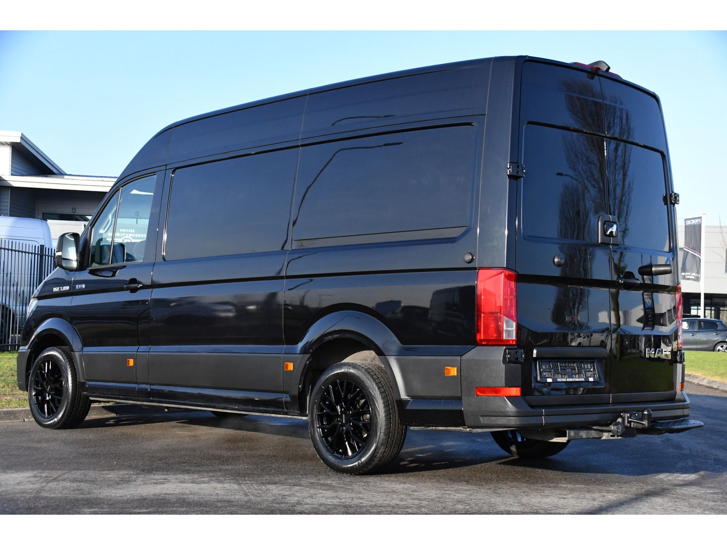 MAN TGE 3.180 35 2.0 L3H3 4x4 Black Edition Cruise, Camera, Carplay, LED, Stoelverwarming, Leder, Trekhaak, Multimedia, Stuurverwarming, Uniek!