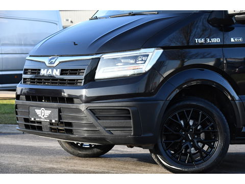 MAN TGE 3.180 35 2.0 L3H3 4x4 Black Edition Cruise, Camera, Carplay, LED, Stoelverwarming, Leder, Trekhaak, Multimedia, Stuurverwarming, Uniek!