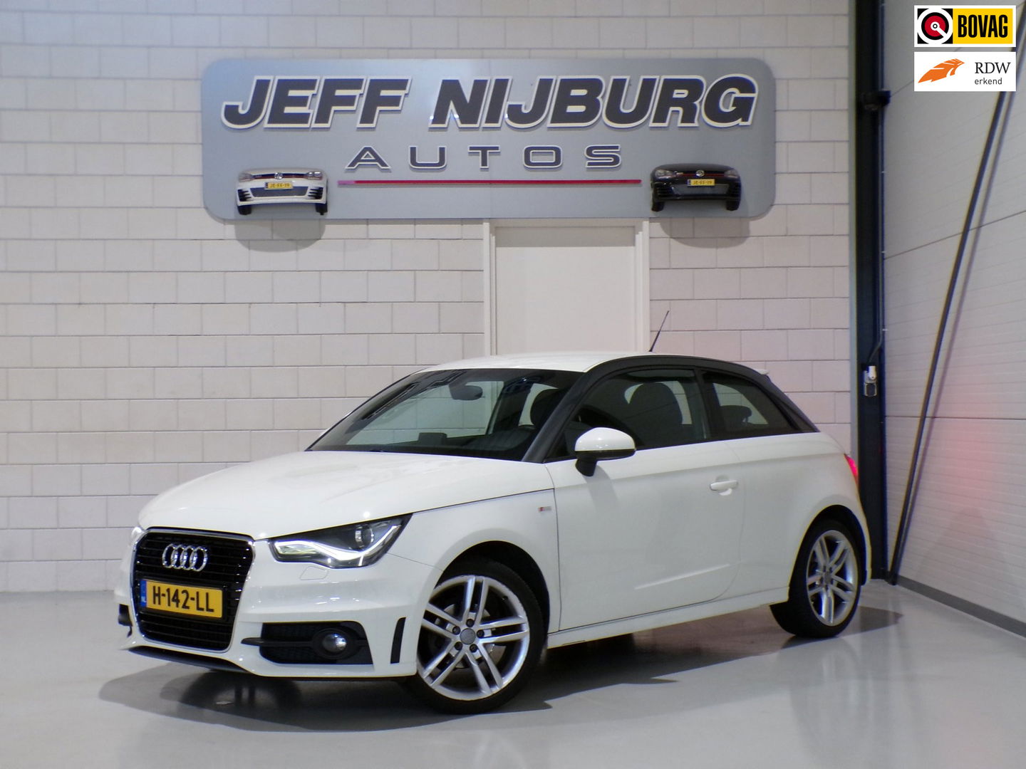 Audi A1 1.2 TFSI "2X S-Line" Xenon Leer Stoelverwarming Bluetooth Garantie Nieuwe-APK 17"Velgen Volledige-historie 4-Season banden