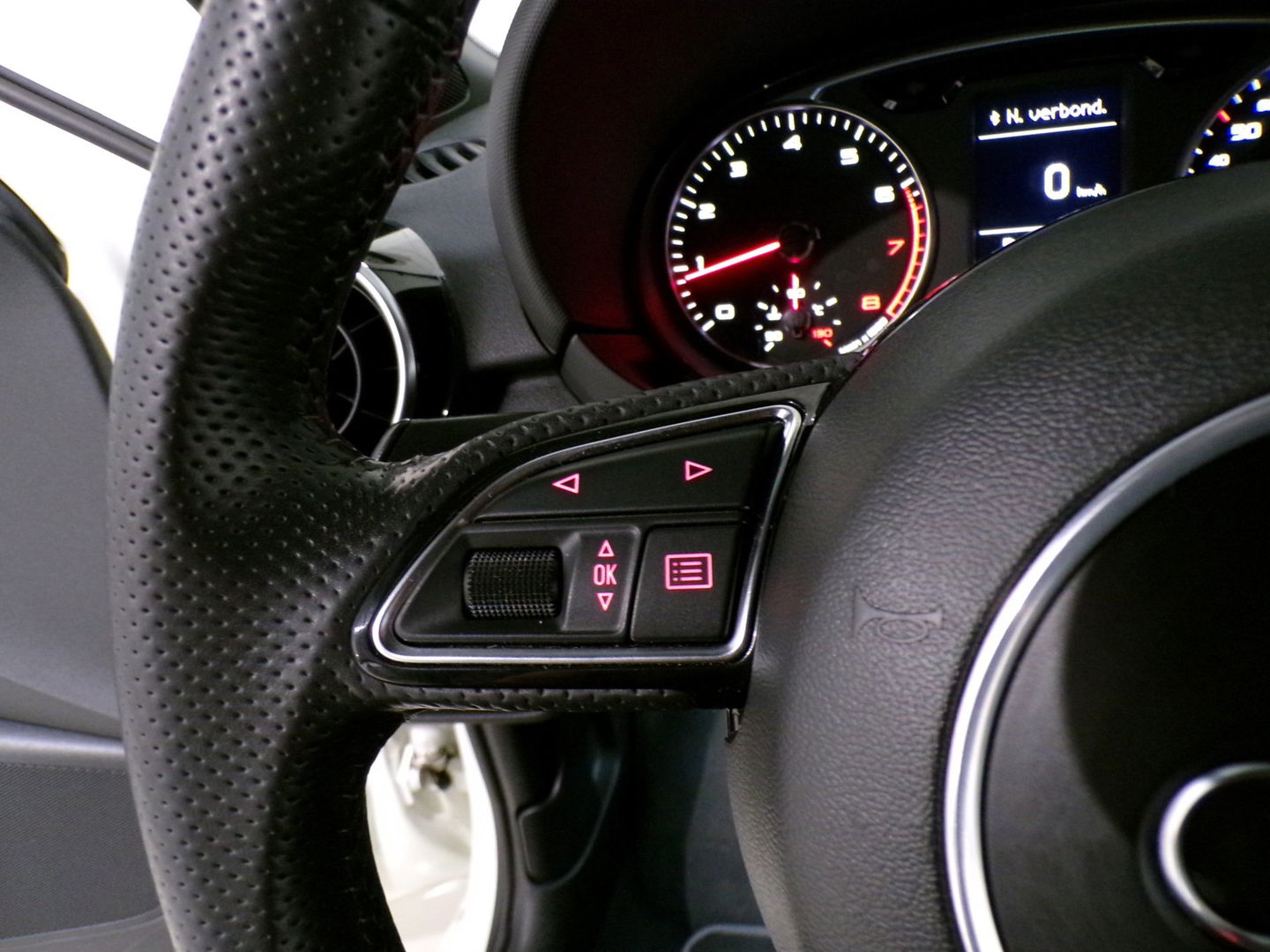 Audi A1 1.2 TFSI "2X S-Line" Xenon Leer Stoelverwarming Bluetooth Garantie Nieuwe-APK 17"Velgen Volledige-historie 4-Season banden