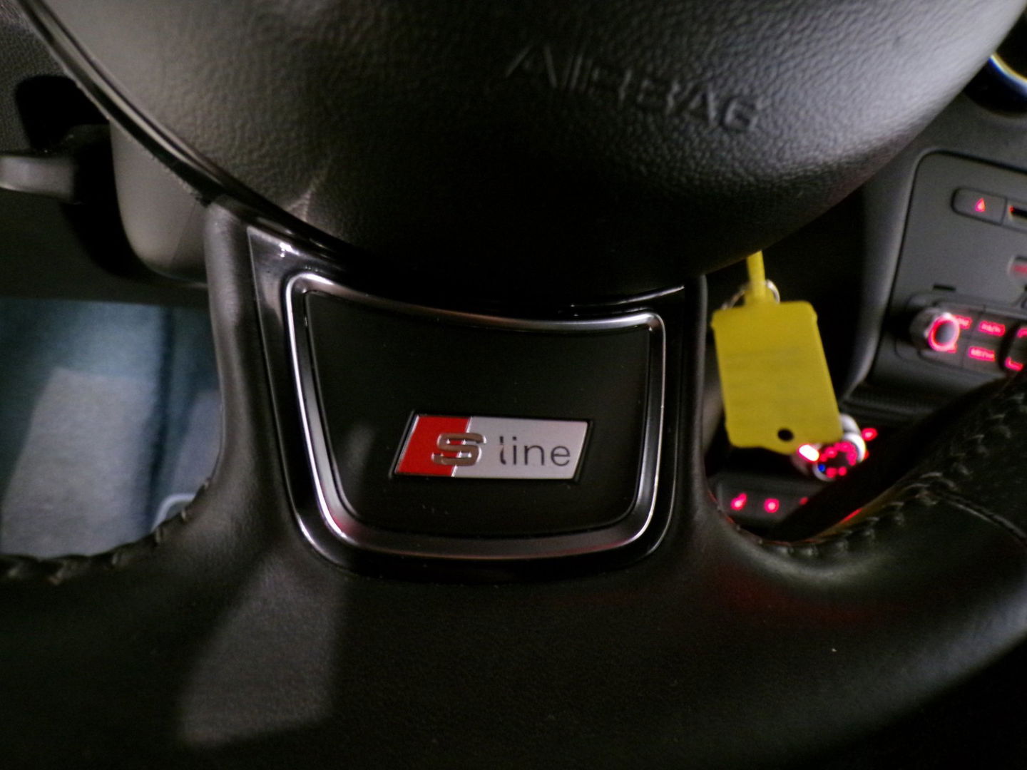 Audi A1 1.2 TFSI "2X S-Line" Xenon Leer Stoelverwarming Bluetooth Garantie Nieuwe-APK 17"Velgen Volledige-historie 4-Season banden