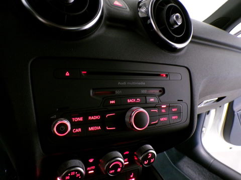 Audi A1 1.2 TFSI "2X S-Line" Xenon Leer Stoelverwarming Bluetooth Garantie Nieuwe-APK 17"Velgen Volledige-historie 4-Season banden