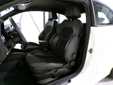 Audi A1 1.2 TFSI "2X S-Line" Xenon Leer Stoelverwarming Bluetooth Garantie Nieuwe-APK 17"Velgen Volledige-historie 4-Season banden