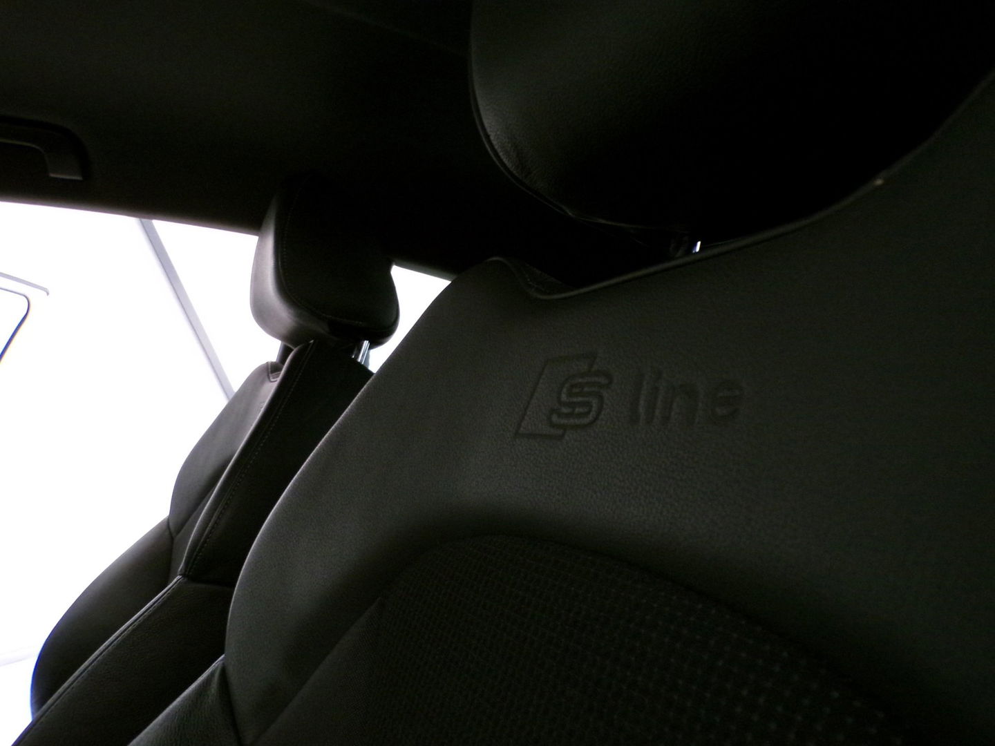 Audi A1 1.2 TFSI "2X S-Line" Xenon Leer Stoelverwarming Bluetooth Garantie Nieuwe-APK 17"Velgen Volledige-historie 4-Season banden