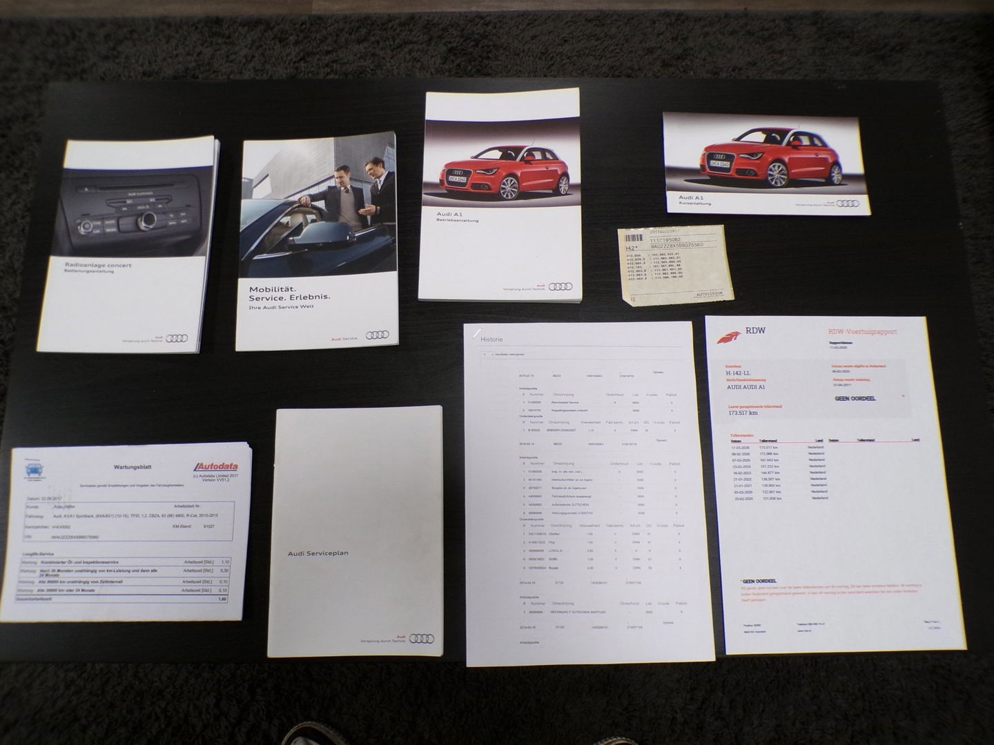 Audi A1 1.2 TFSI "2X S-Line" Xenon Leer Stoelverwarming Bluetooth Garantie Nieuwe-APK 17"Velgen Volledige-historie 4-Season banden