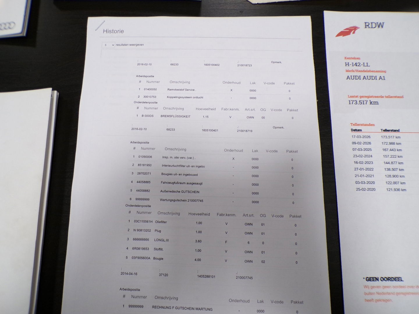 Audi A1 1.2 TFSI "2X S-Line" Xenon Leer Stoelverwarming Bluetooth Garantie Nieuwe-APK 17"Velgen Volledige-historie 4-Season banden