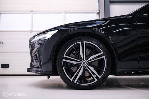 Volvo V60 2.0 T8 Recharge AWD R-Design | Massage | Stoelkoeling | Pilot assist | Adaptive cruise | Trekhaak | LED | NAP NL auto |