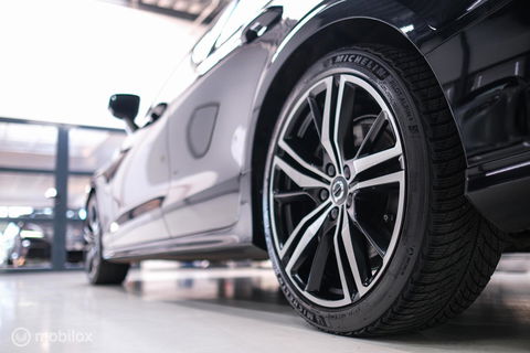 Volvo V60 2.0 T8 Recharge AWD R-Design | Massage | Stoelkoeling | Pilot assist | Adaptive cruise | Trekhaak | LED | NAP NL auto |
