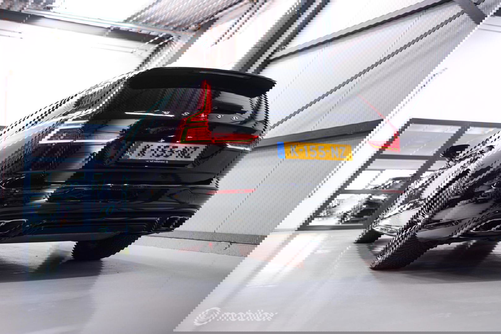 Volvo V60 2.0 T8 Recharge AWD R-Design | Massage | Stoelkoeling | Pilot assist | Adaptive cruise | Trekhaak | LED | NAP NL auto |