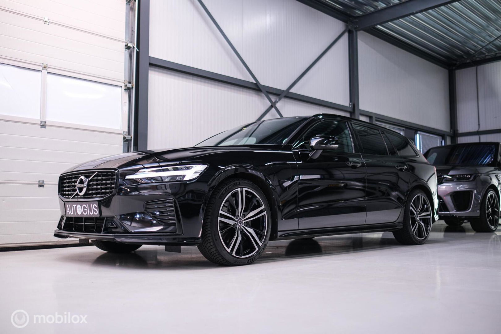 Volvo V60 2.0 T8 Recharge AWD R-Design | Massage | Stoelkoeling | Pilot assist | Adaptive cruise | Trekhaak | LED | NAP NL auto |