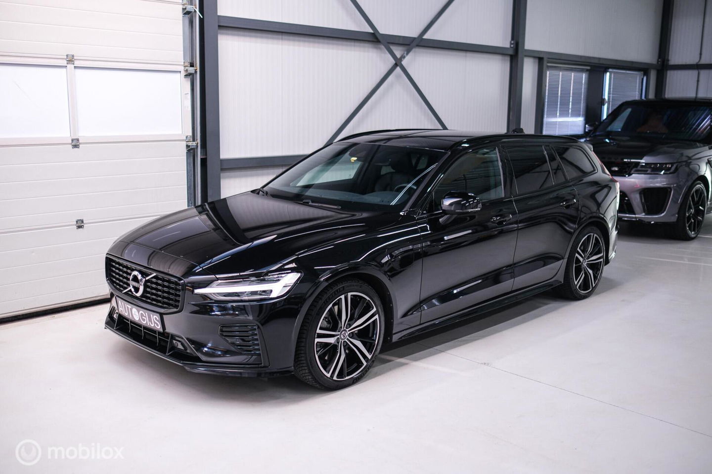 Volvo V60 2.0 T8 Recharge AWD R-Design | Massage | Stoelkoeling | Pilot assist | Adaptive cruise | Trekhaak | LED | NAP NL auto |