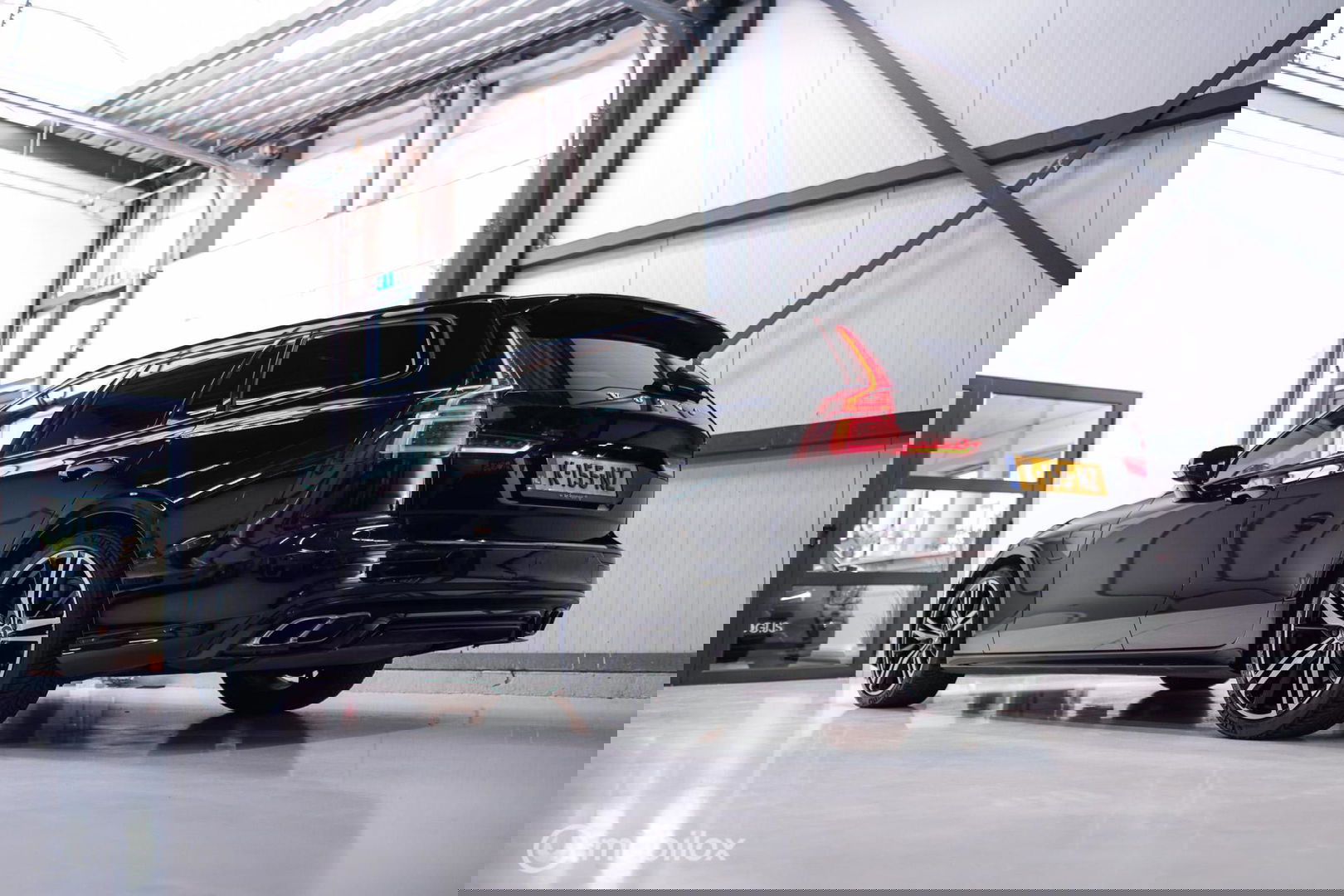 Volvo V60 2.0 T8 Recharge AWD R-Design | Massage | Stoelkoeling | Pilot assist | Adaptive cruise | Trekhaak | LED | NAP NL auto |