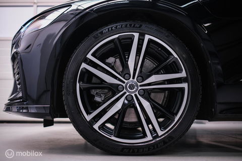 Volvo V60 2.0 T8 Recharge AWD R-Design | Massage | Stoelkoeling | Pilot assist | Adaptive cruise | Trekhaak | LED | NAP NL auto |