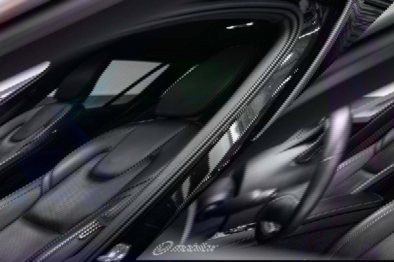 Volvo V60 2.0 T8 Recharge AWD R-Design | Massage | Stoelkoeling | Pilot assist | Adaptive cruise | Trekhaak | LED | NAP NL auto |