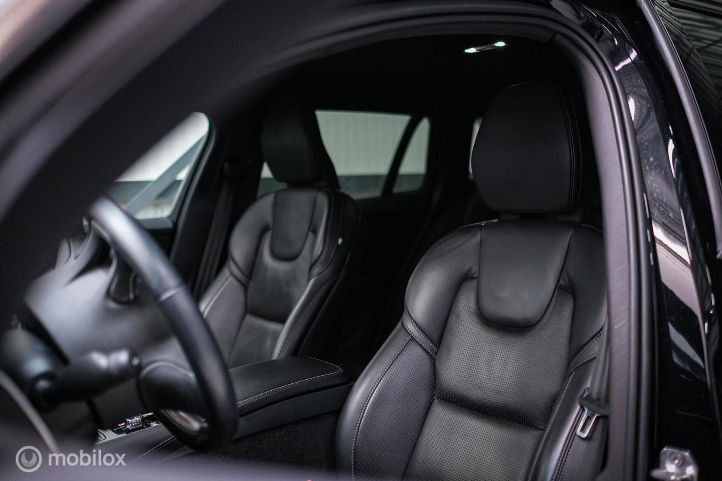 Volvo V60 2.0 T8 Recharge AWD R-Design | Massage | Stoelkoeling | Pilot assist | Adaptive cruise | Trekhaak | LED | NAP NL auto |