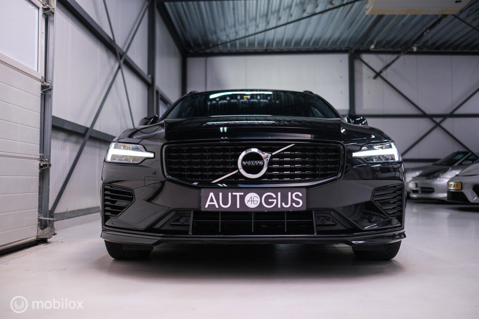 Volvo V60 2.0 T8 Recharge AWD R-Design | Massage | Stoelkoeling | Pilot assist | Adaptive cruise | Trekhaak | LED | NAP NL auto |