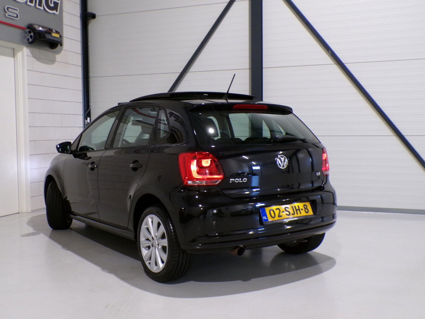 Volkswagen Polo 1.4-16V Comfortline "Origineel NL!" Pano Xenon "1e eigenaar" Panoramadak Bluetooth 16"Velgen Dealer-onderhouden