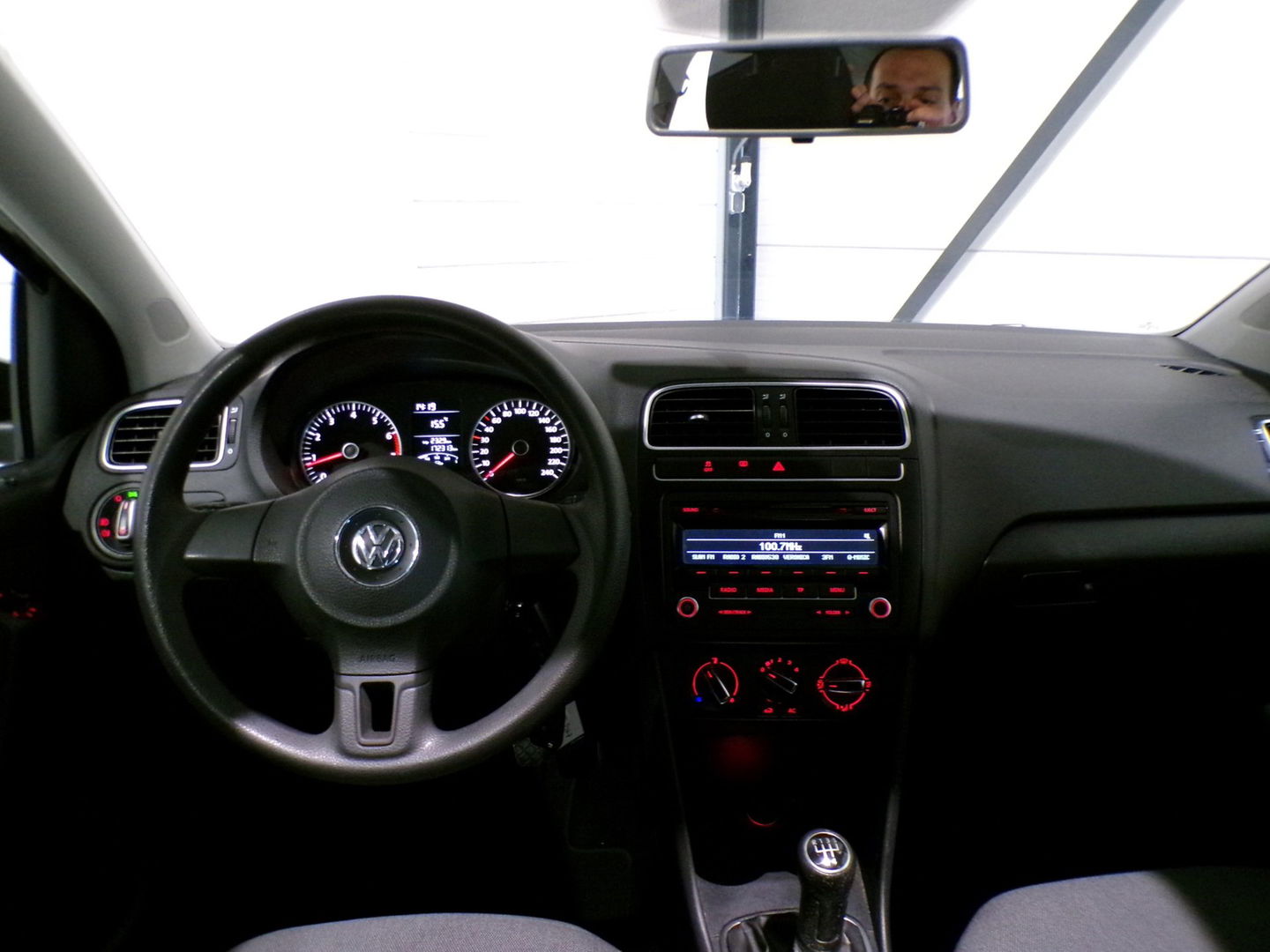 Volkswagen Polo 1.4-16V Comfortline "Origineel NL!" Pano Xenon "1e eigenaar" Panoramadak Bluetooth 16"Velgen Dealer-onderhouden