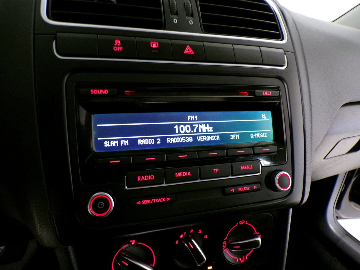 Volkswagen Polo 1.4-16V Comfortline "Origineel NL!" Pano Xenon "1e eigenaar" Panoramadak Bluetooth 16"Velgen Dealer-onderhouden