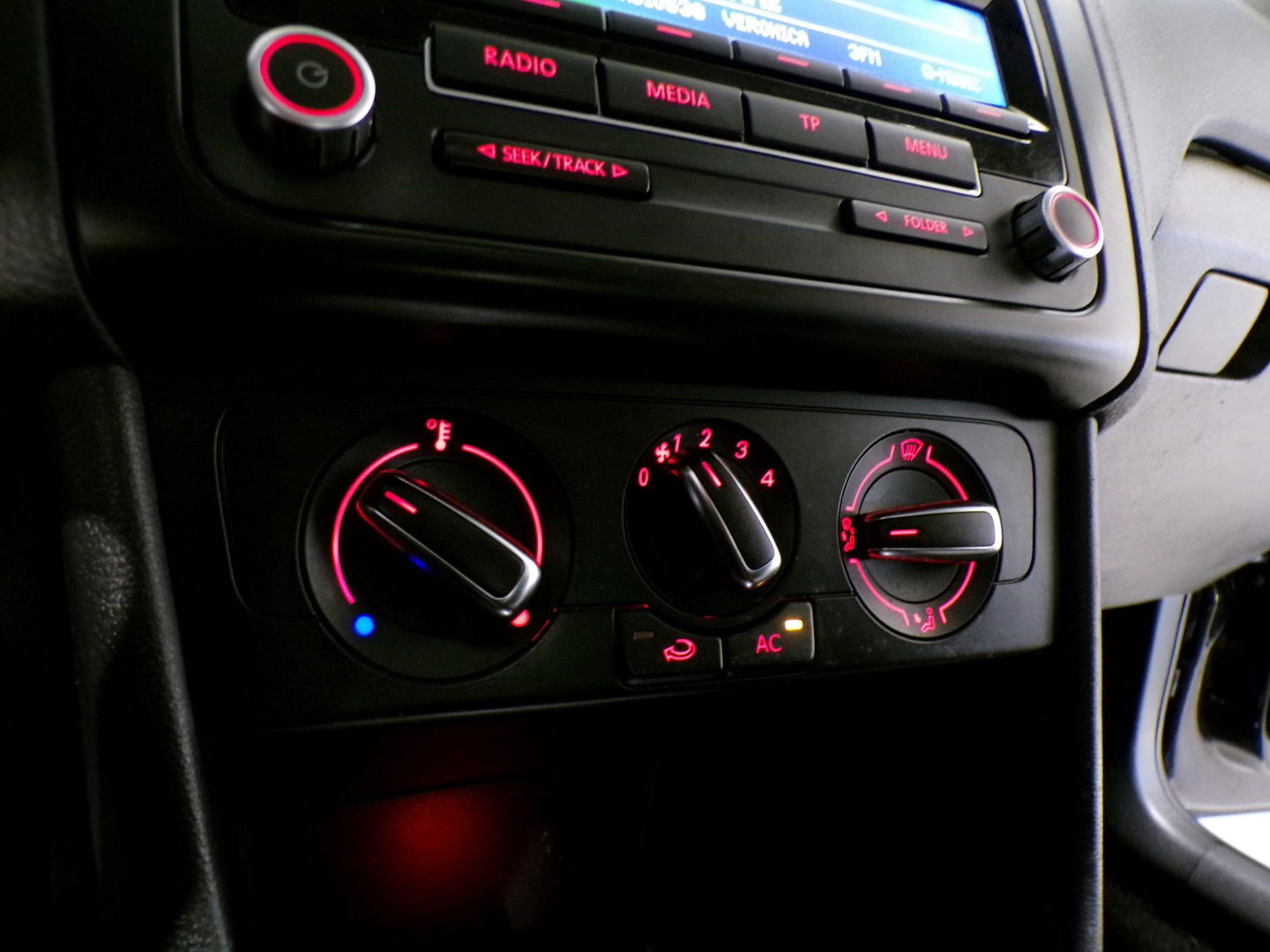 Volkswagen Polo 1.4-16V Comfortline "Origineel NL!" Pano Xenon "1e eigenaar" Panoramadak Bluetooth 16"Velgen Dealer-onderhouden