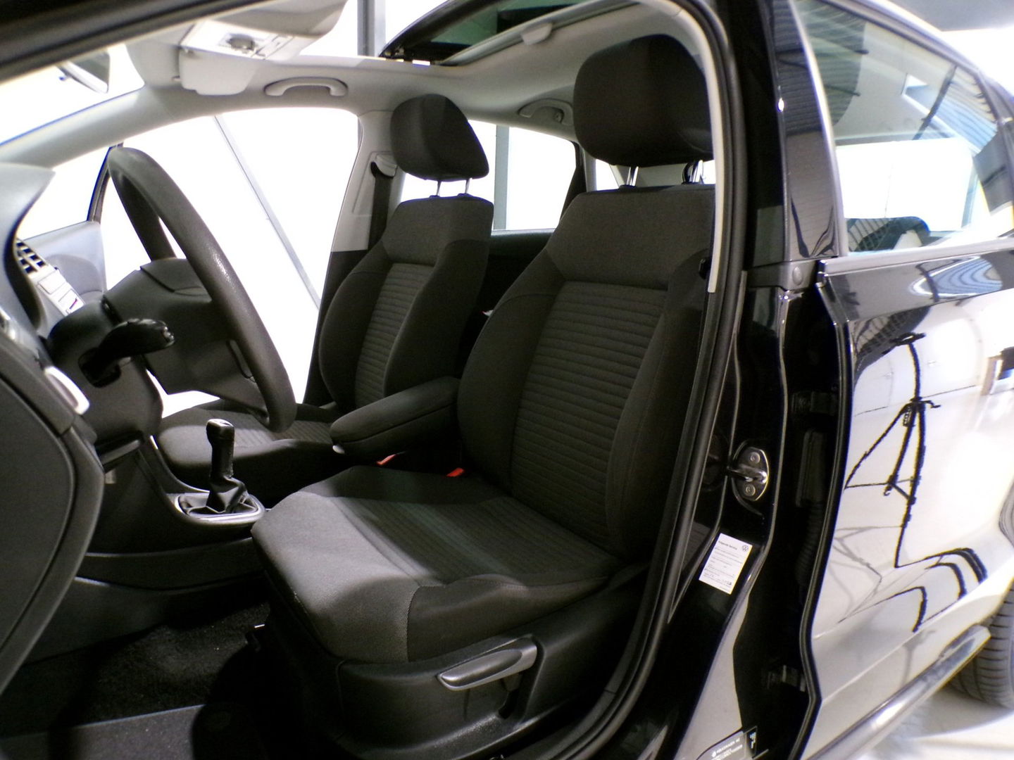 Volkswagen Polo 1.4-16V Comfortline "Origineel NL!" Pano Xenon "1e eigenaar" Panoramadak Bluetooth 16"Velgen Dealer-onderhouden