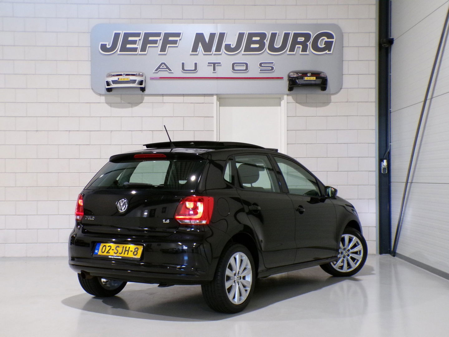Volkswagen Polo 1.4-16V Comfortline "Origineel NL!" Pano Xenon "1e eigenaar" Panoramadak Bluetooth 16"Velgen Dealer-onderhouden