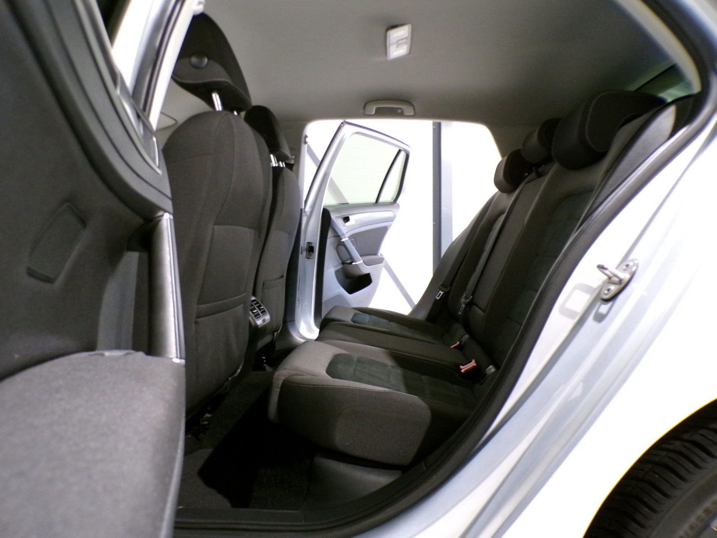 Volkswagen Golf 1.0 TSI 116PK Comfortline Business "Origineel NL!" Stoelverwarming Massage-Stoel Apple-Carplay Parkeersensoren Led