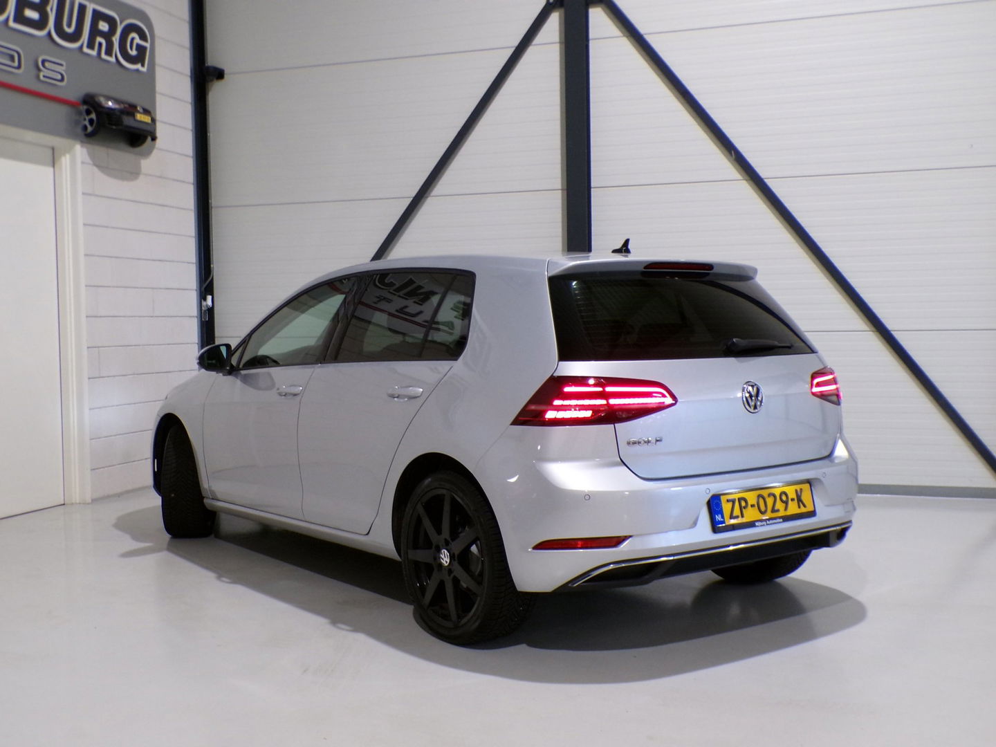 Volkswagen Golf 1.0 TSI 116PK Comfortline Business "Origineel NL!" Stoelverwarming Massage-Stoel Apple-Carplay Parkeersensoren Led