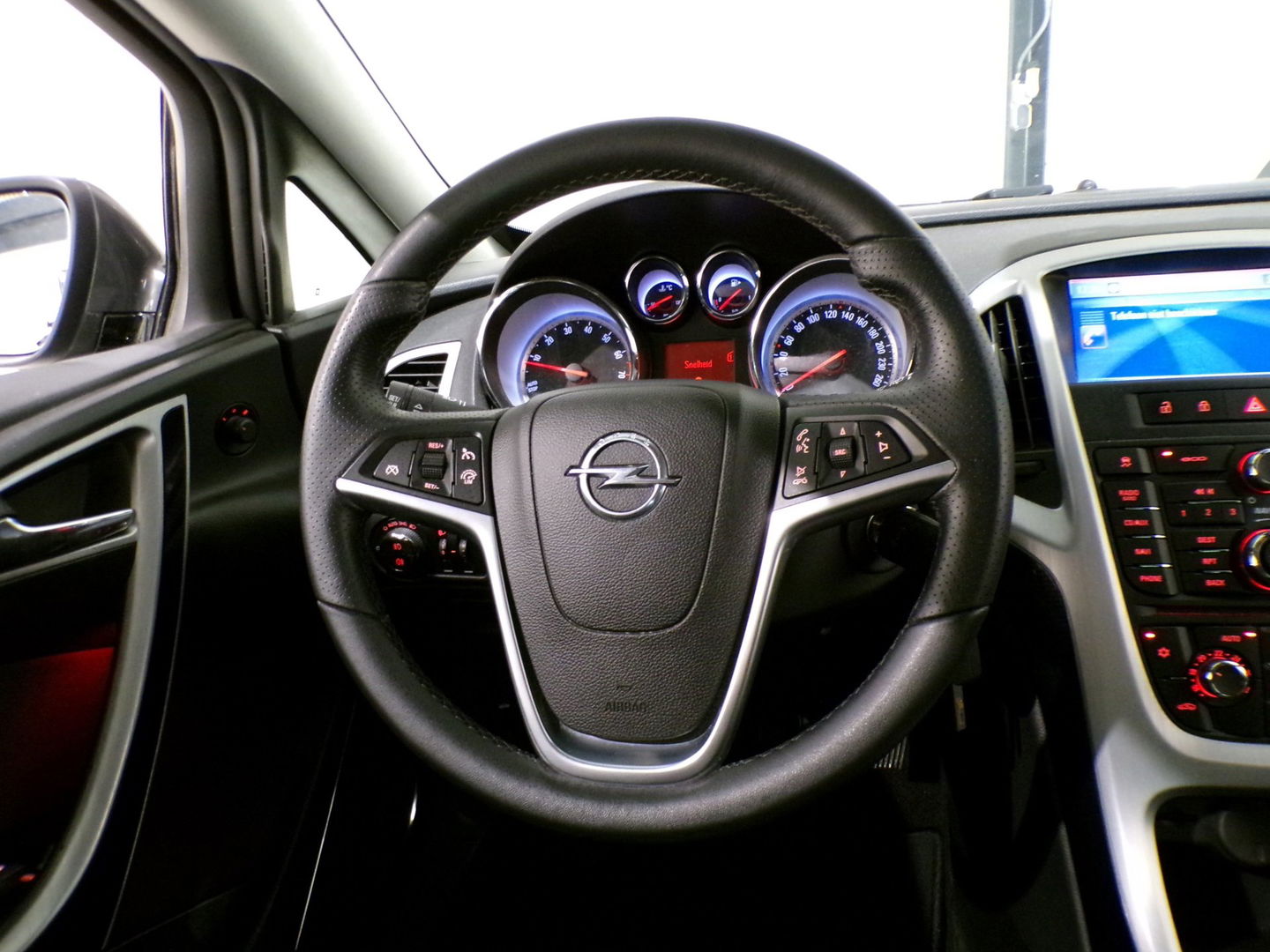 Opel Astra GTC 1.4 Turbo Sport "Origineel NL!" Navigatie Bluetooth Parkeersensoren 19"Velgen Garantie Sportstoelen Cruise-control