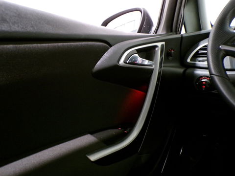 Opel Astra GTC 1.4 Turbo Sport "Origineel NL!" Navigatie Bluetooth Parkeersensoren 19"Velgen Garantie Sportstoelen Cruise-control