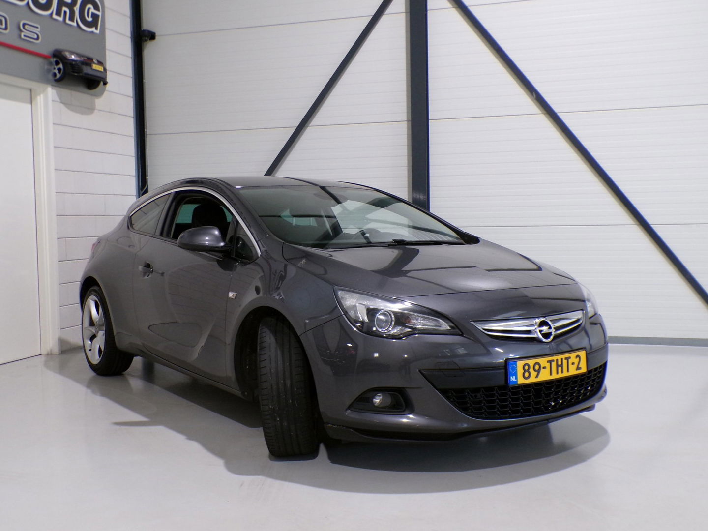 Opel Astra GTC 1.4 Turbo Sport "Origineel NL!" Navigatie Bluetooth Parkeersensoren 19"Velgen Garantie Sportstoelen Cruise-control