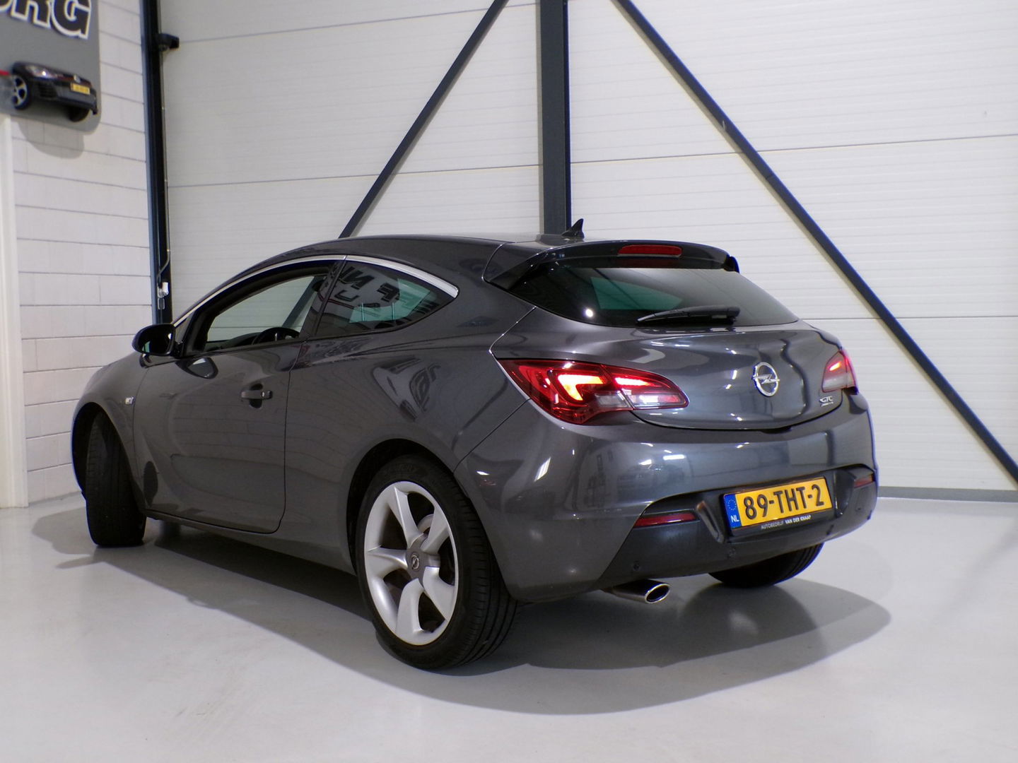 Opel Astra GTC 1.4 Turbo Sport "Origineel NL!" Navigatie Bluetooth Parkeersensoren 19"Velgen Garantie Sportstoelen Cruise-control