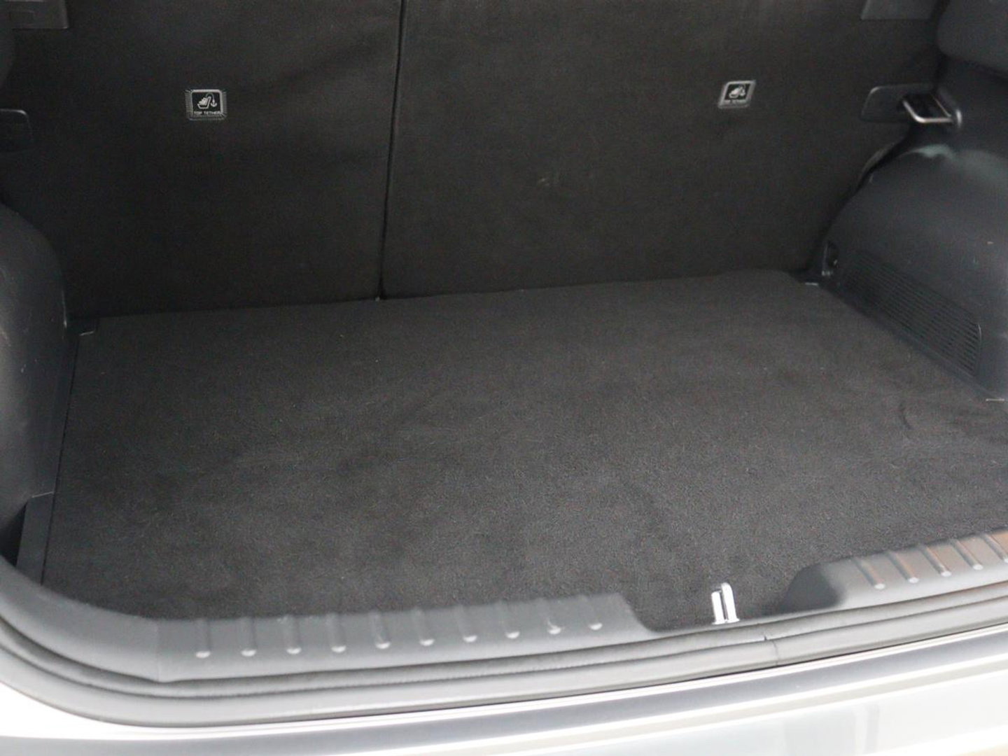 Kia Niro 1.6 GDi Hybrid DynamicLine | Trekhaak | Adaptive cruise | Camera | Carplay | Half leder | Navigatie | Sfeerverlichting | File Assistent | Parkeerhulp | Keyless | Climate control