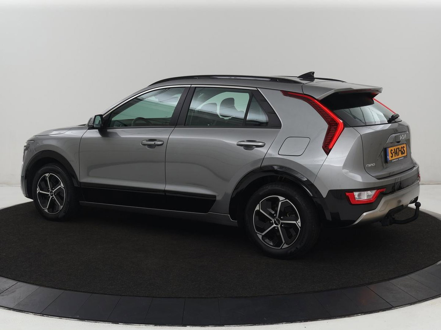 Kia Niro 1.6 GDi Hybrid DynamicLine | Trekhaak | Adaptive cruise | Camera | Carplay | Half leder | Navigatie | Sfeerverlichting | File Assistent | Parkeerhulp | Keyless | Climate control