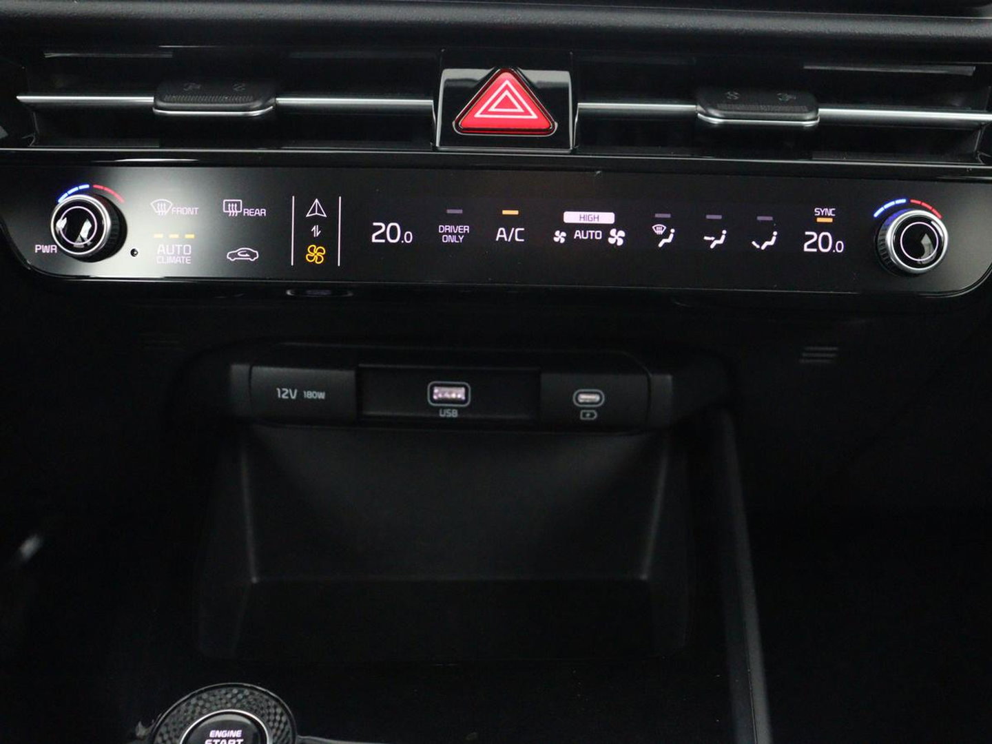 Kia Niro 1.6 GDi Hybrid DynamicLine | Trekhaak | Adaptive cruise | Camera | Carplay | Half leder | Navigatie | Sfeerverlichting | File Assistent | Parkeerhulp | Keyless | Climate control