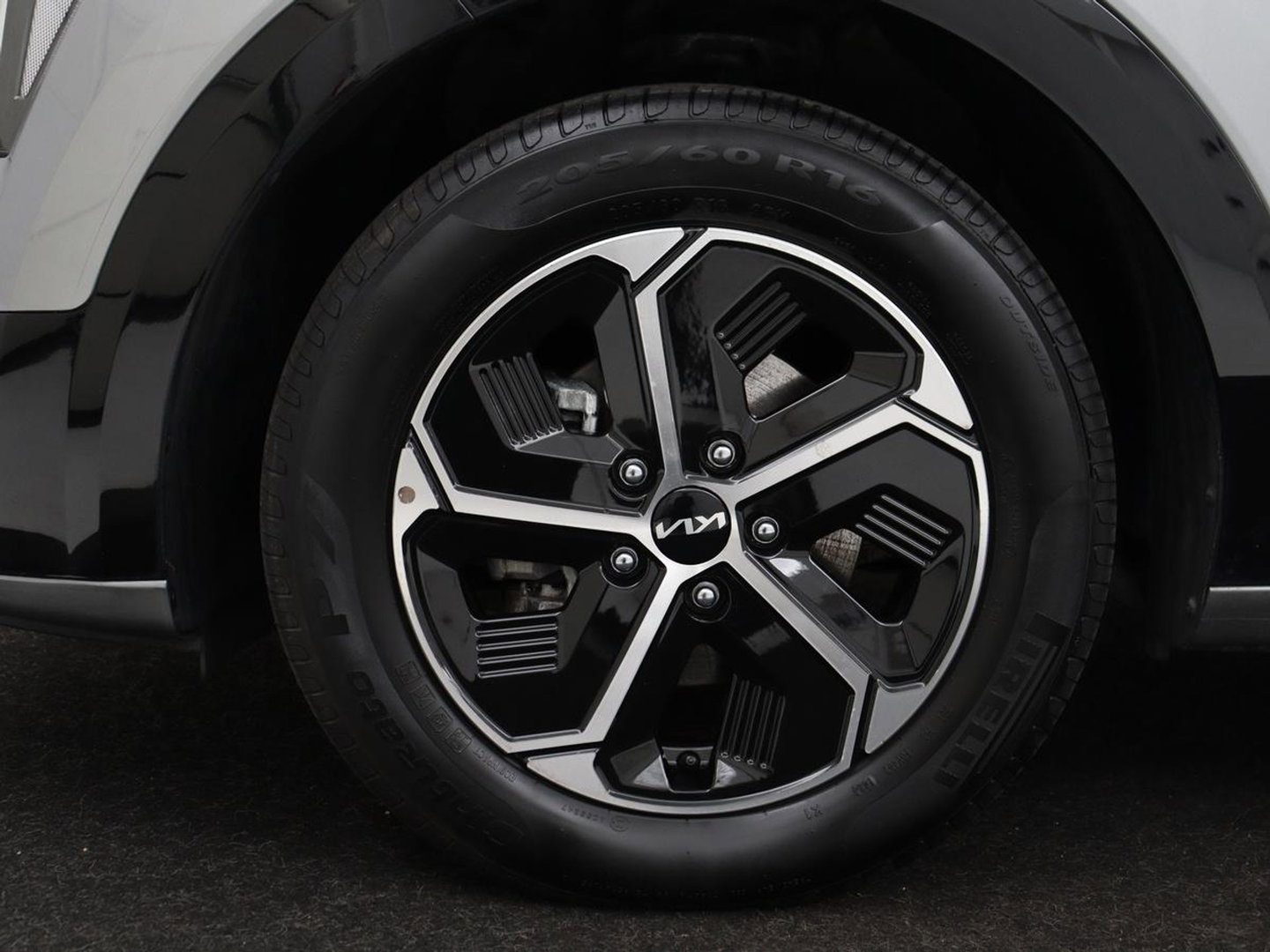 Kia Niro 1.6 GDi Hybrid DynamicLine | Trekhaak | Adaptive cruise | Camera | Carplay | Half leder | Navigatie | Sfeerverlichting | File Assistent | Parkeerhulp | Keyless | Climate control