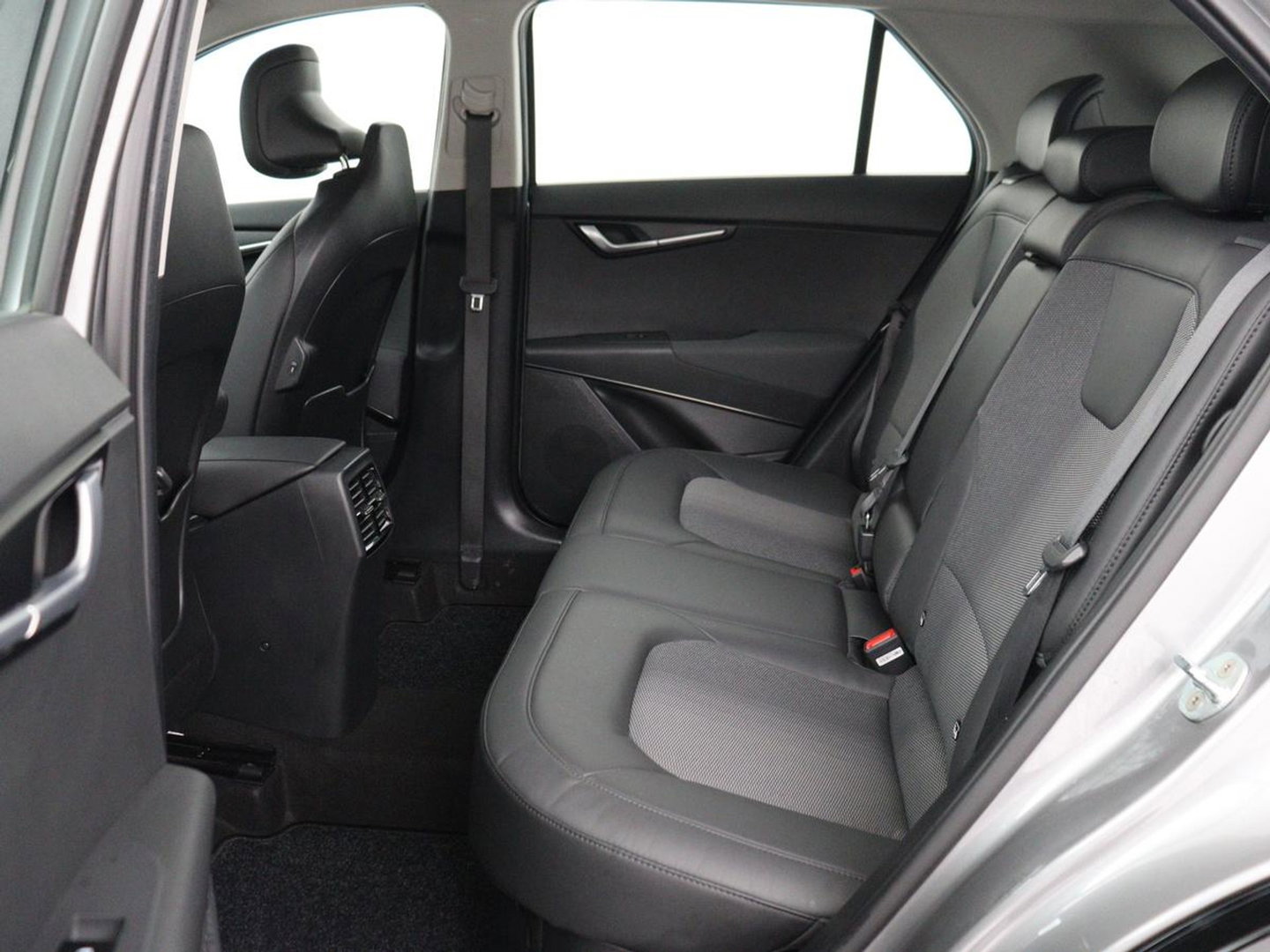 Kia Niro 1.6 GDi Hybrid DynamicLine | Trekhaak | Adaptive cruise | Camera | Carplay | Half leder | Navigatie | Sfeerverlichting | File Assistent | Parkeerhulp | Keyless | Climate control