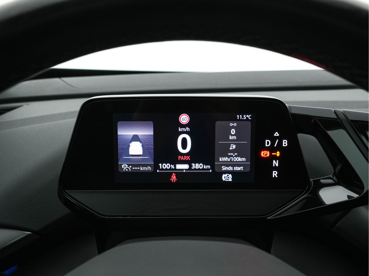 Volkswagen ID.4 First 77 kWh [ 3-Fase-11kW ] {SOH-83%} (INCL-BTW) *LEATHER-MICROFIBRE | FULL-LED | CRUISE | HEATED-COMFORTSEATS | DIGI-COCKPIT | AMBIENTLIGHT | NAVI-FULLMAP | PDC | TOWBAR | PRIVACY-GLASS | CAMERA | 20''ALU*