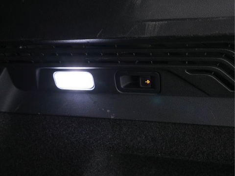 Volkswagen ID.4 First 77 kWh [ 3-Fase-11kW ] {SOH-83%} (INCL-BTW) *LEATHER-MICROFIBRE | FULL-LED | CRUISE | HEATED-COMFORTSEATS | DIGI-COCKPIT | AMBIENTLIGHT | NAVI-FULLMAP | PDC | TOWBAR | PRIVACY-GLASS | CAMERA | 20''ALU*