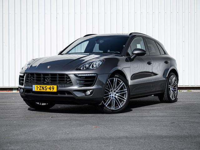 Porsche Macan - 3.0 D S 259PK Sport Chrono ACC CarPlay Luchtvering Bose Trekhaak Xenon Memory Camera