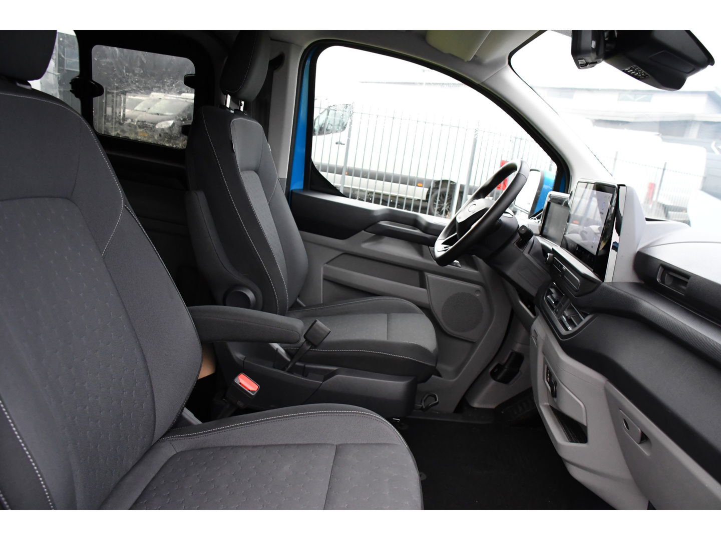 Ford Transit Custom 300 2.0 TDCI L2H1 Limited DC PB Edition Virtual, Cruise, Carplay, 2 x Schuifdeur, LED, 136pk, Automaat, Stuurverwarming, Stoelverwarming, Uniek!