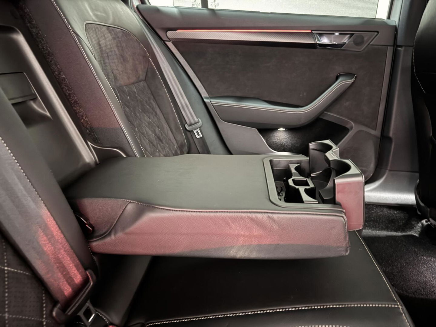 Škoda Superb Combi 1.4 TSI iV Sportline Pano Canton Camera Trekh.