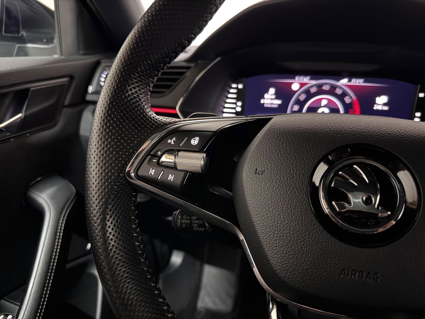 Škoda Superb Combi 1.4 TSI iV Sportline Pano Canton Camera Trekh.