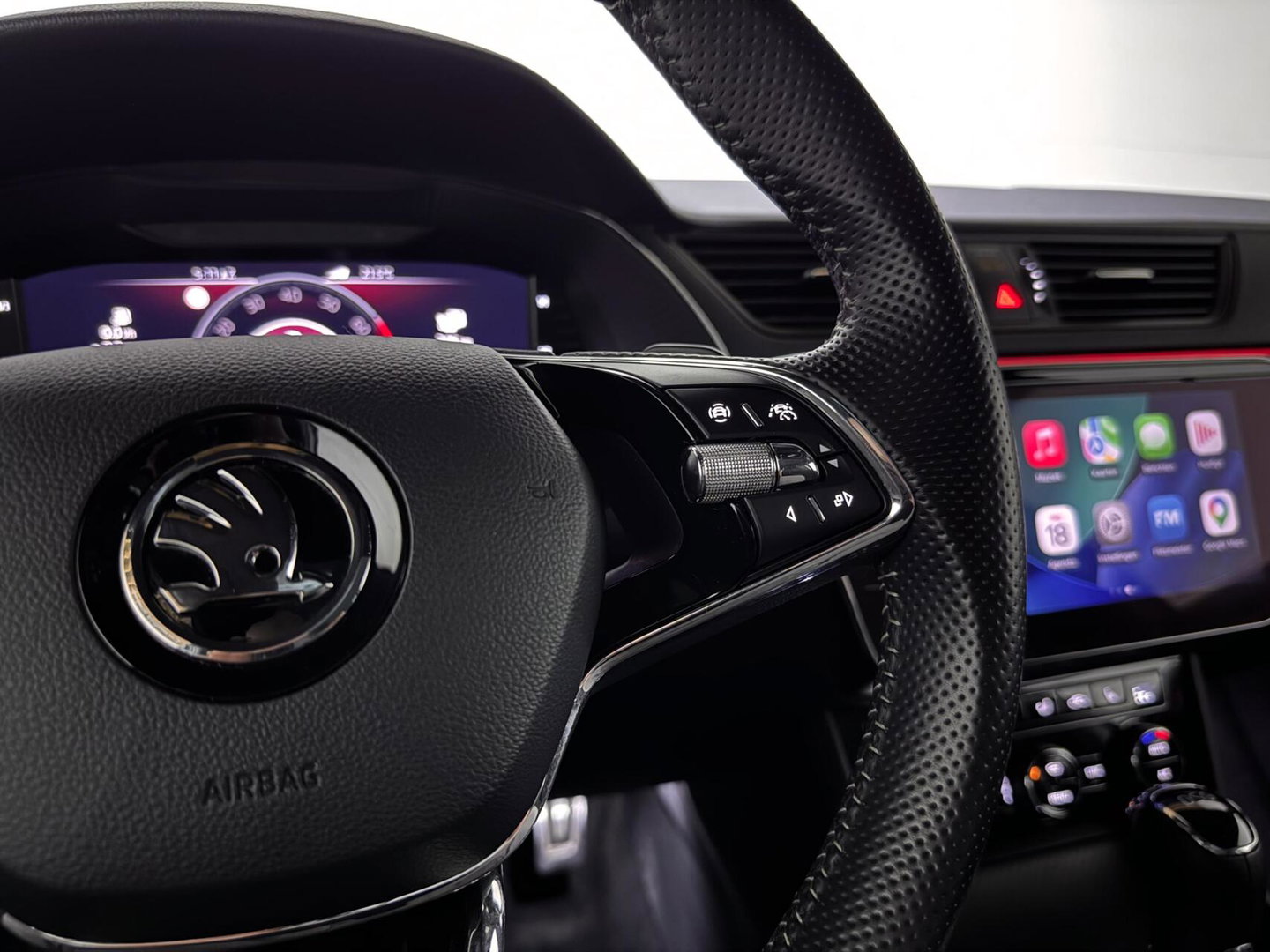 Škoda Superb Combi 1.4 TSI iV Sportline Pano Canton Camera Trekh.