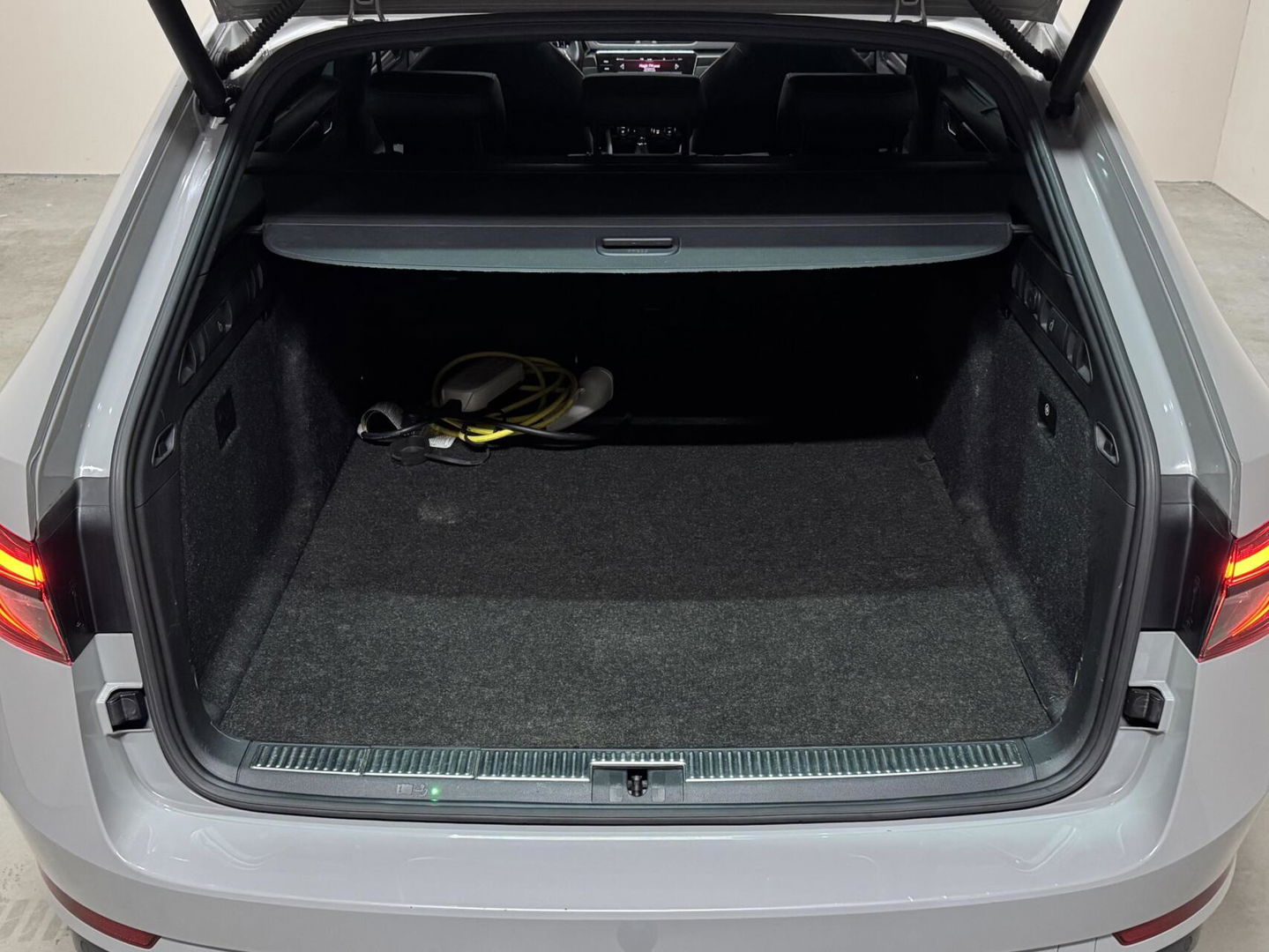 Škoda Superb Combi 1.4 TSI iV Sportline Pano Canton Camera Trekh.