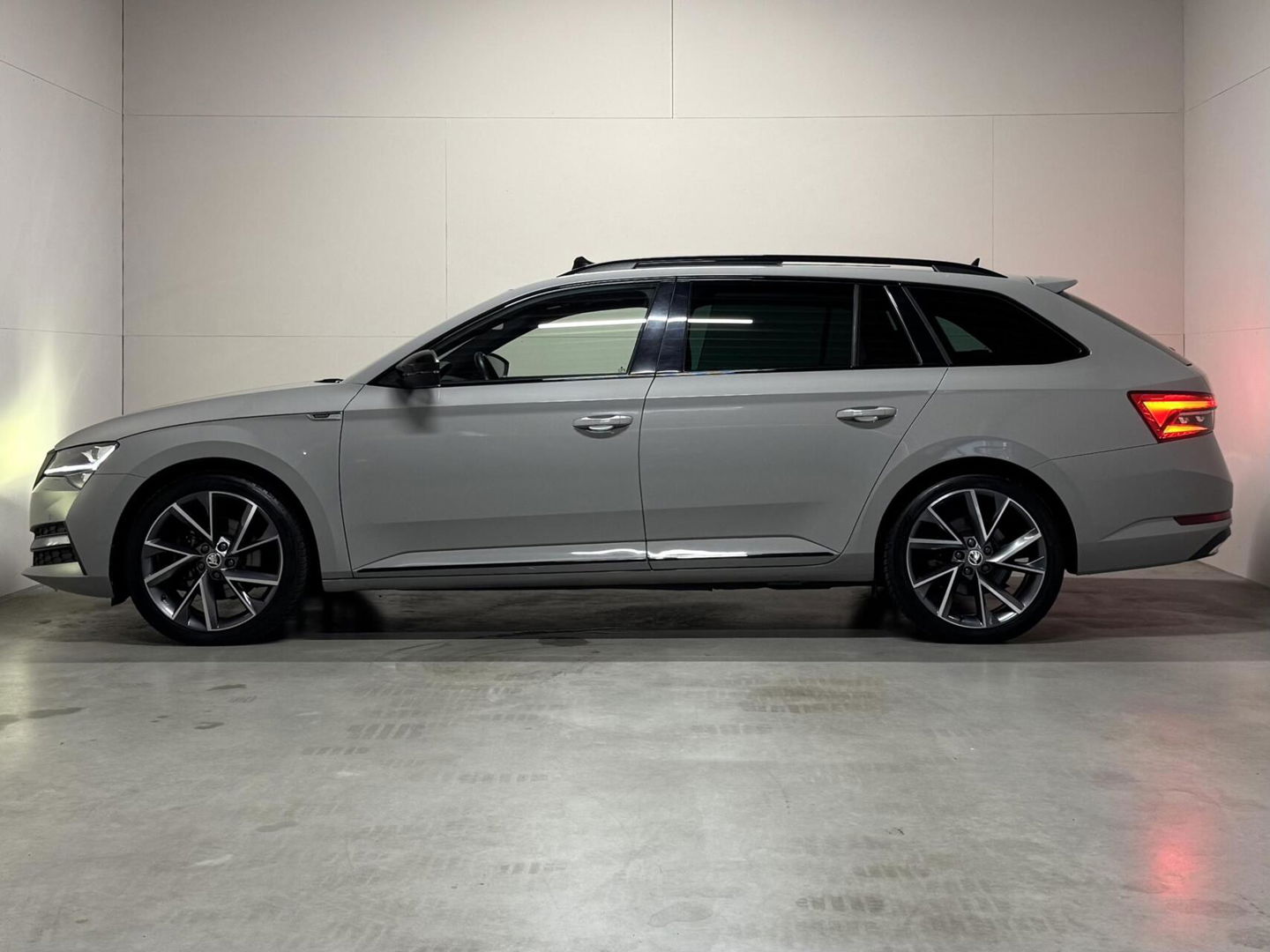 Škoda Superb Combi 1.4 TSI iV Sportline Pano Canton Camera Trekh.