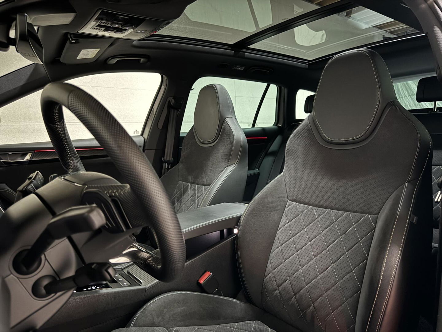 Škoda Superb Combi 1.4 TSI iV Sportline Pano Canton Camera Trekh.